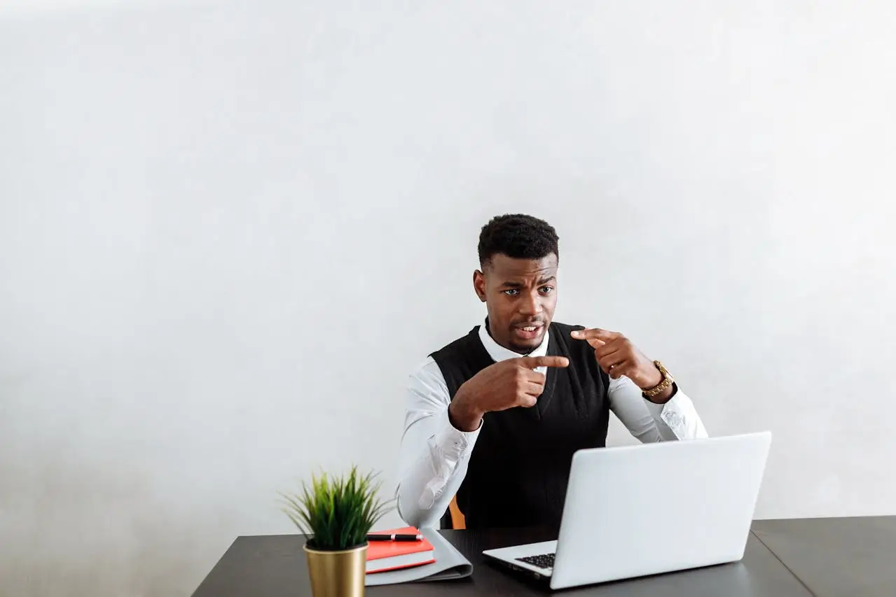 Human resources associate job man-in-white-dress-shirt-sitting-at-the-table