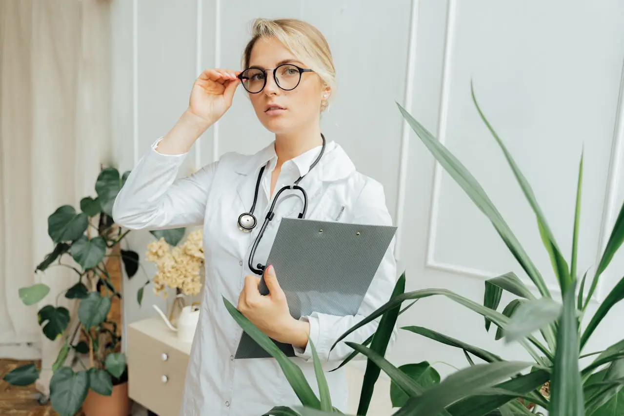 Hospitalist (Exempt) Job doctor-wearing-a-eyeglasses-and-holding-a-clipboard