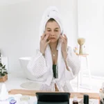 A lady using Best Retinol Serum for Beginners in her skincare routine